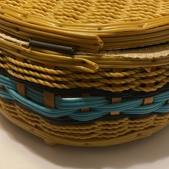 Vintage sewing basket - Picture 5 of 11